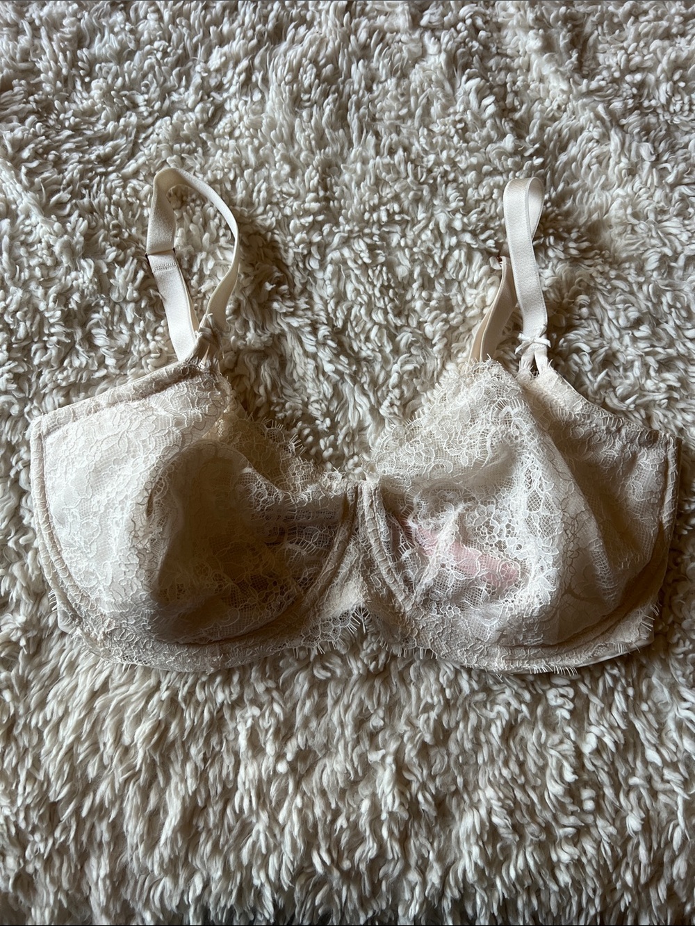 Victoria's Secret Lace Underwire Bra in Cream white
